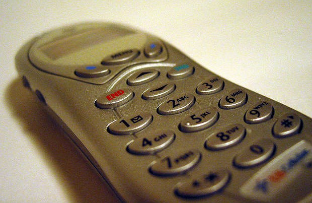 Offerte telefonia fissa, chiamare i cellulari da casa costa meno 