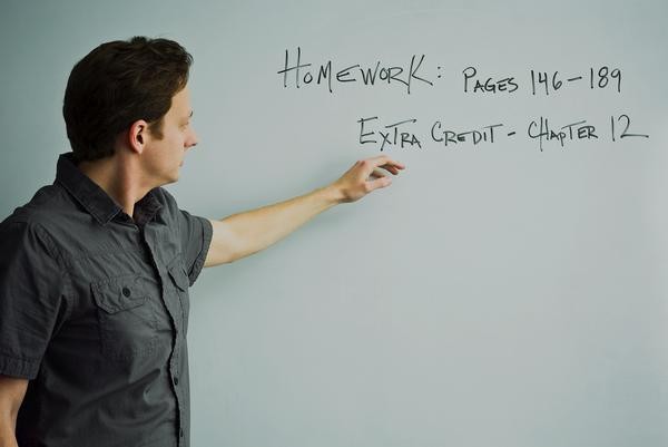 L'europa dà i compiti all'Italia: riforma del catasto, più asili, più iva