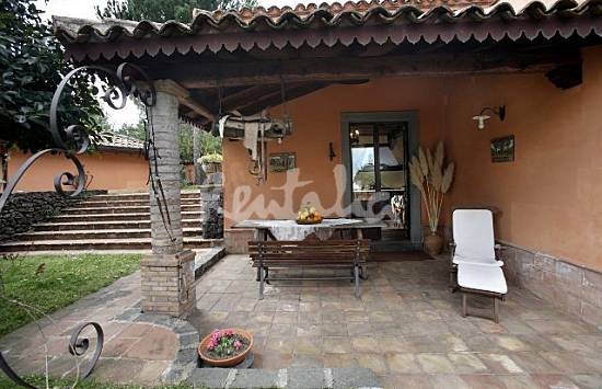 Casa del week end: una tenuta con parco e piscina ai piedi dell'etna (fotogallery)