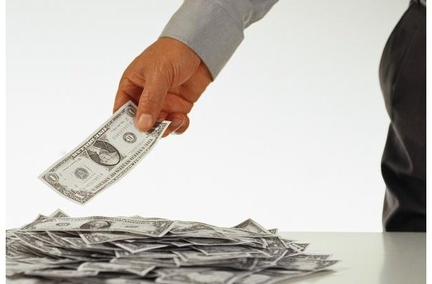 Il governo abolisce il finanziamento pubblico ai partiti. Ed è subito polemica