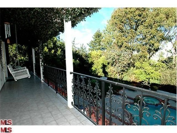 robert-pattinsons-rental-balcony-deb76a-574x430