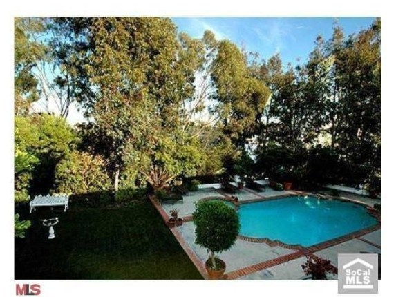 robert-pattinsons-rental-pool-65a2c7-573x430