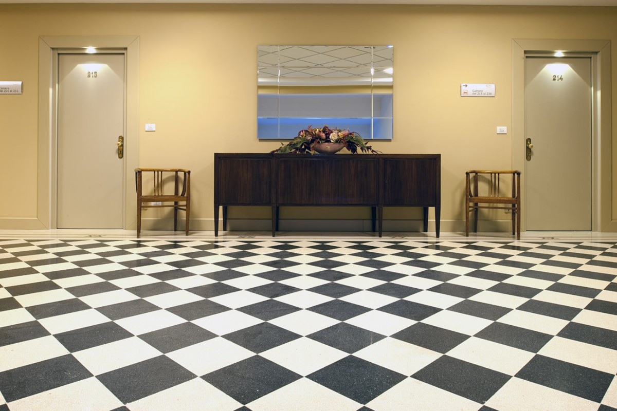 HOTEL-4