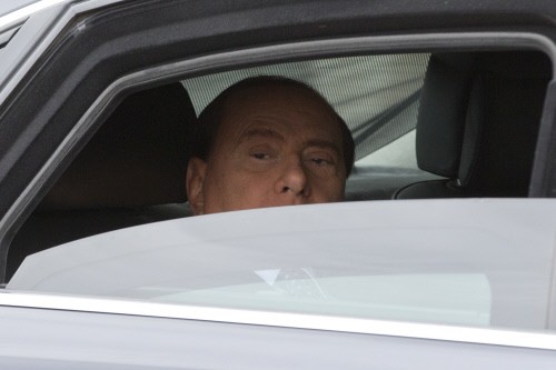 Presunte minacce mafiose e una villa comprata a dell'utri sul cammino di berlusconi (video)