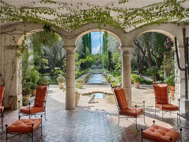 Hotel speciali: dormire tra le colline del guggenheim del vino (spagna)