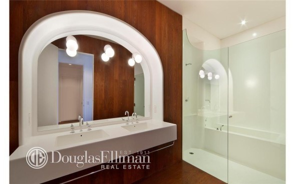 Ricky-Martin-bath-bd34f7-589x368