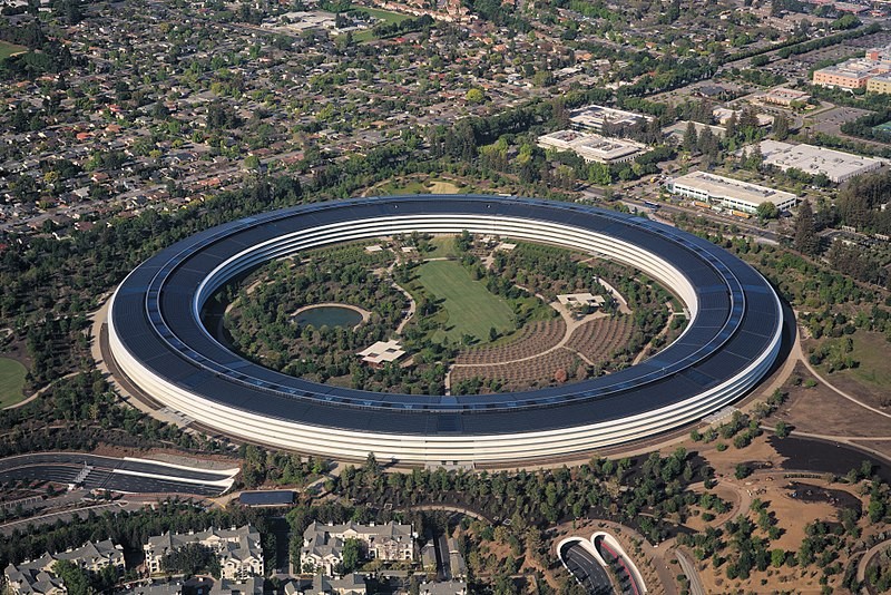 L'astronave di Norman Foster, ecco la nuova sede di Apple 