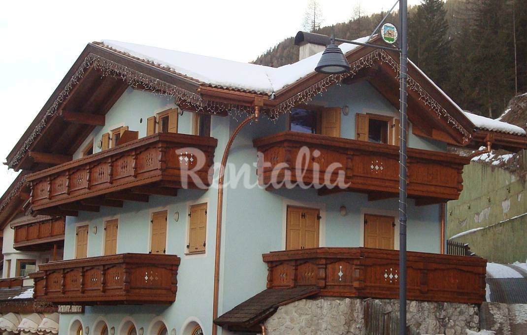  Un'incantevole mansarda sulle dolomiti in una delle località sciistiche più famose delle alpi (fotogallery)