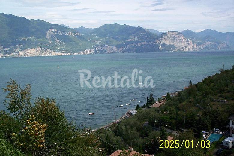Un fine settimana in una villa con giardino sulla sponda veronese del lago di garda (fotogallery)