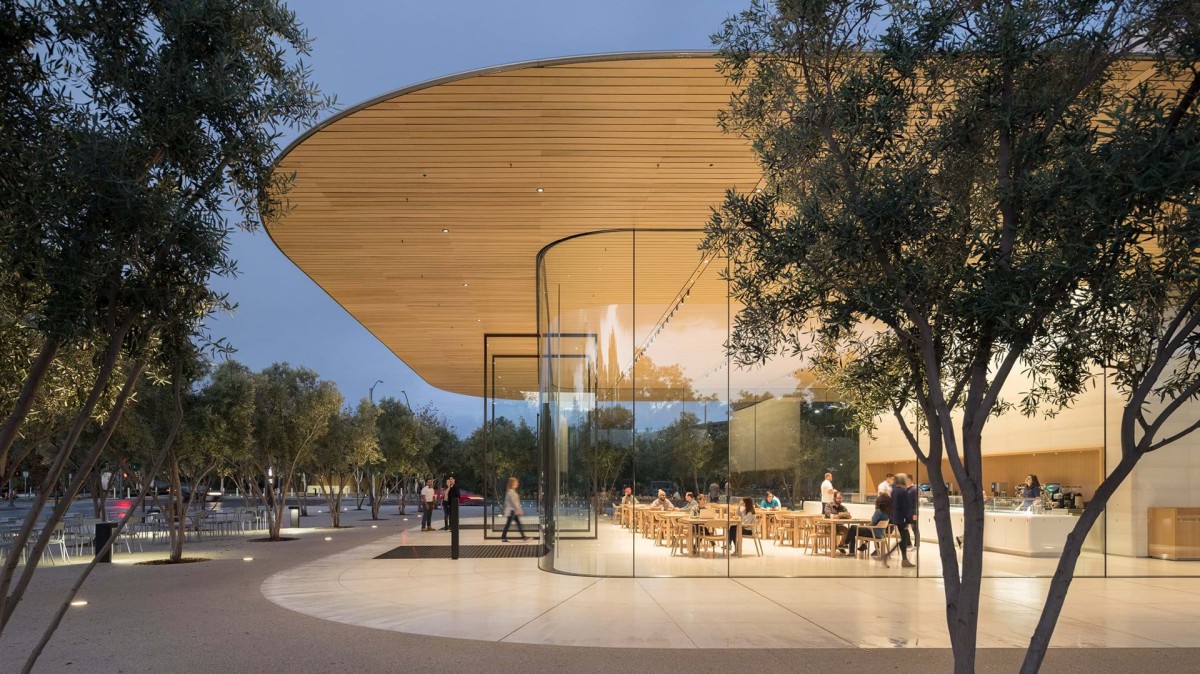 L'astronave di Norman Foster, ecco la nuova sede di Apple