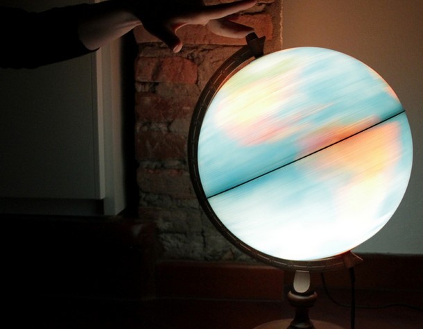 Una lente d'ingrandimento puntata sui movimenti del mercato immobiliare internazionale