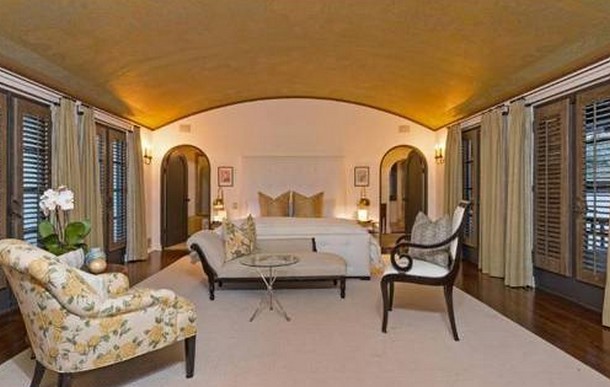 robert-pattinson-casa-los-angeles-11