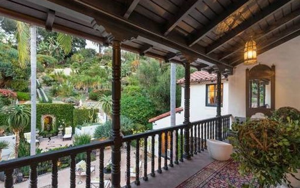 robert-pattinson-casa-los-angeles-13