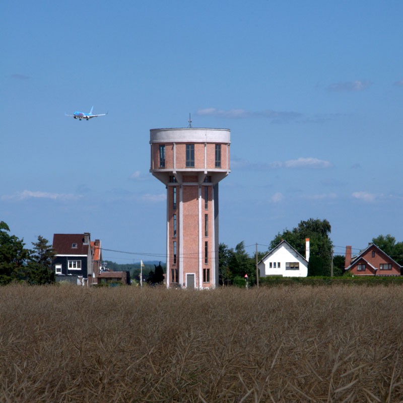 La trasformazione di un'antica torre ad acqua in un'abitazione privata in belgio (fotogallery)