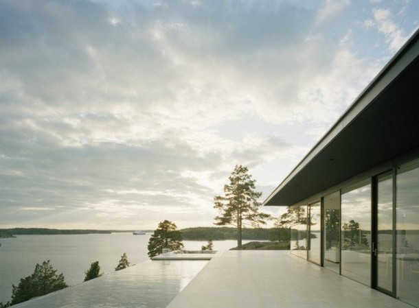 Un'elegante villa minimalista a picco su una scogliera in svezia (fotogallery)
