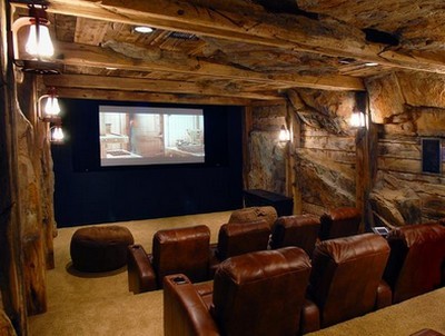 Le idee più stravaganti per realizzare una sala cinematografica in casa: dalla caverna di batman a una villa francese (foto e video)