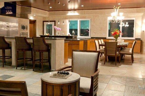 Water-Falling-Estate-on-The-Big-Island-13-950x633