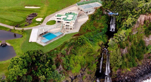 Water-Falling-Estate-on-The-Big-Island-2-950x521
