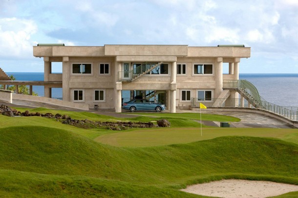 Water-Falling-Estate-on-The-Big-Island-25-950x633