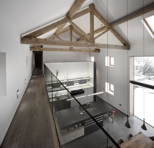 Un vecchio fienile trasformato in una residenza moderna (fotogallery)