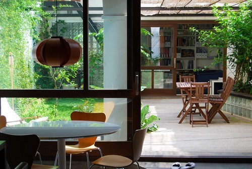 Un'ex tintoria di barcellona trasformata in una comoda casa (fotogallery)