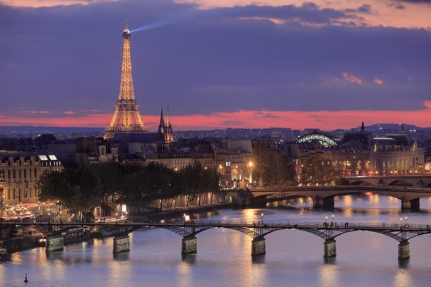 I ricchi scappano da parigi e il settore immobiliare di lusso va in crisi