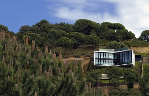 A barcellona un inno alla progettazione architettonica nel bel mezzo della natura 