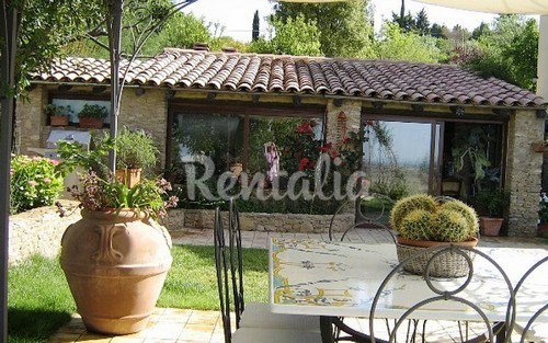 Una lussuosa villa con piscina e parco a caltagirone (fotogallery)