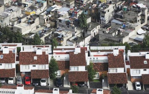 "Quartiere ricco, quartiere povero": queste immagini (senza photoshop) mostrano le enormi differenza sociali in messico
