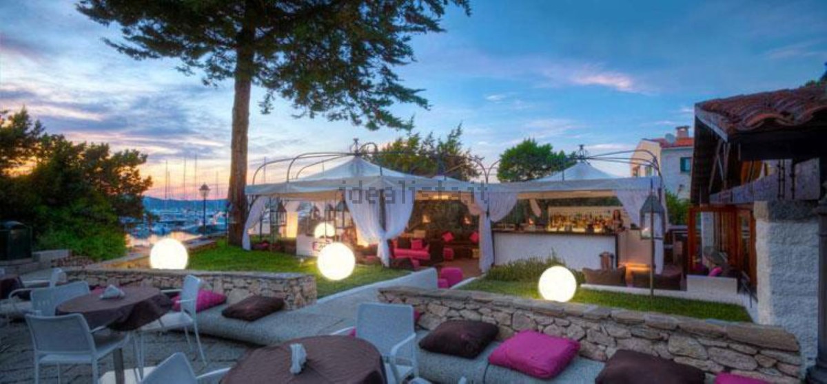 Nella splendida cornice della costa smeralda, una villa da 24milioni con spiaggia privata