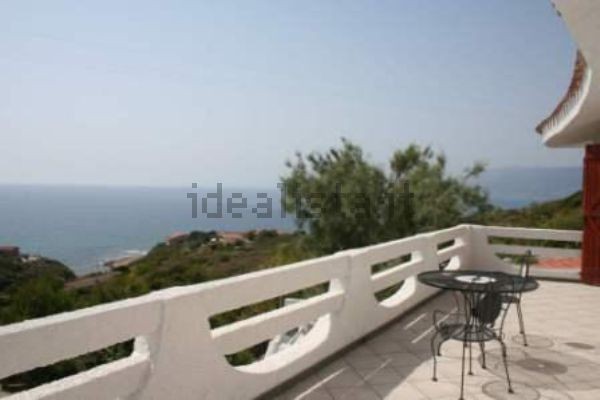 Pochi e semplici ritocchi per rendere unica una villa al mare (fotogallery)