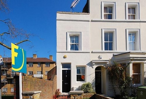 La casa più stretta di londra in vendita a 563mila euro (fotogallery)