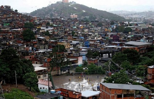 Gli "stadi" delle favelas di rio de janeiro, il "lato b" dei mondiali di calcio brasile 2014 (foto)