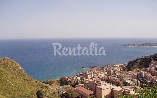 A taormina una villa affacciata sul porto dei giardini naxos (fotogallery)