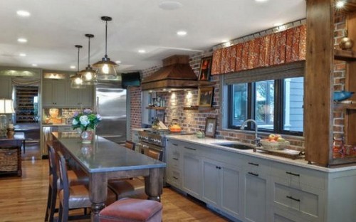 parete di mattoni in cucina