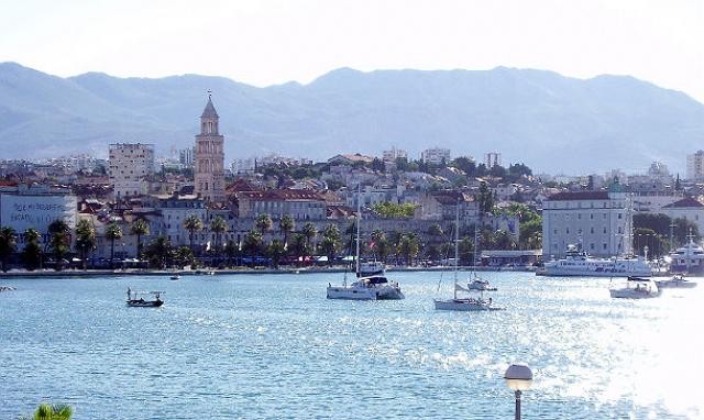 Fimaa-confcommercio: "permesso di soggiorno automatico a chi acquista un immobile superiore ai 250mila euro"