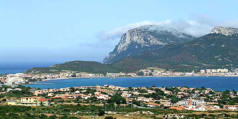 Un elegante appartamento per vivere la magia di porto rotondo (foto)