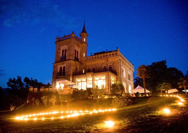 Confiscato a un boss, adesso è gestito dalla moglie: è un castello da favola sul lago d'orta (fotogallery)