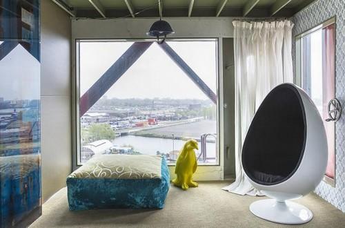 Hotel speciali: dormire in una gru a 50 metri dal suolo lungo il canale di amsterdam (foto)