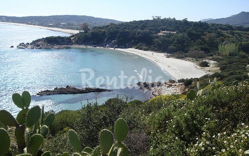 Nell'incantevole villasimius una casa con giardino a 300 metri dalla spiaggia (foto)