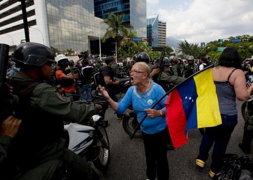 Sapete cos'è un "cigno nero"? queste sono le 12 minacce che potrebbero far saltare in aria l'economia mondiale