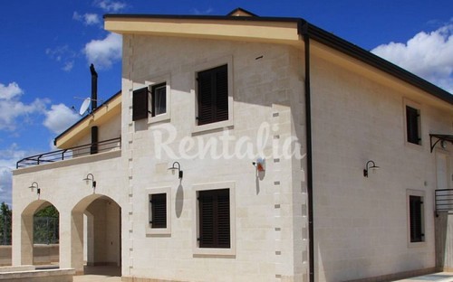 Un casale nei pressi del centro storico di Matera, la "città dei sassi" eletta capitale europea della cultura 2019 (fotogallery)