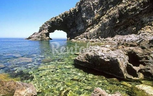 Una casa vacanza a pantelleria per rilassarsi ancora un po' al mare (fotogallery)
