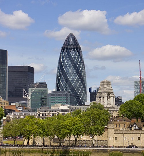 Venduto "the gherkin" a londra, il grattacielo ora parla brasiliano