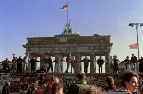 25 anni dopo la caduta del muro di berlino: ecco come è cambiata la capitale tedesca (fotogallery)