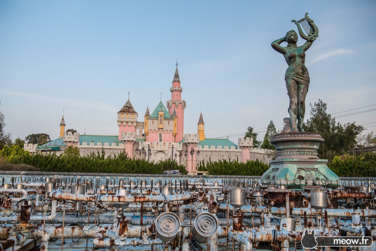 In vendita per cinque milioni di euro una copia perfetta e abbandonata di disneyland (fotogallery)