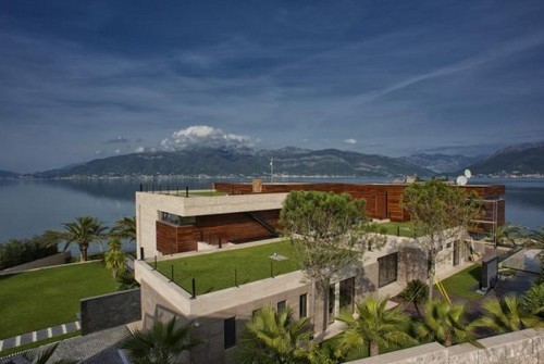 Vacanza sui balcani, una lussuosa villa turistica sulla costa del montenegro (fotogallery)