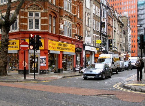 Partita la campagna per salvare denmark street, la "via del rock" di londra