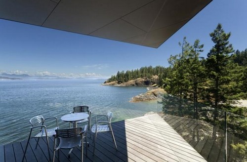 Una villa progettata tra terra e mare su un'isola remota del canada (fotogallery)