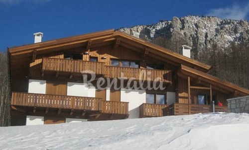 Un attico romantico a cortina d'ampezzo, la "regina delle dolomiti" (fotogallery)